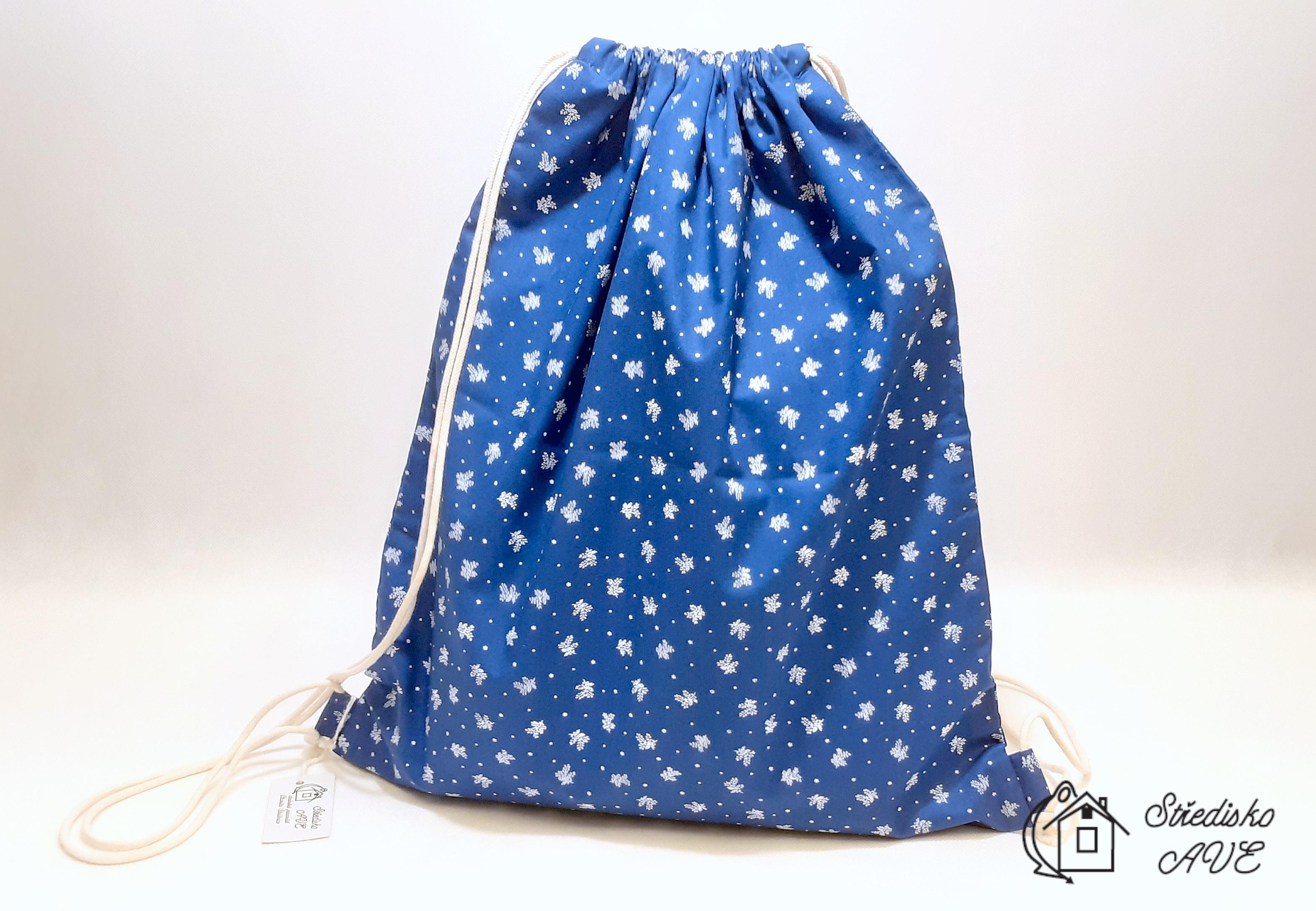Lehký batůžek na záda - vzor modrotisku Větvičky na modré